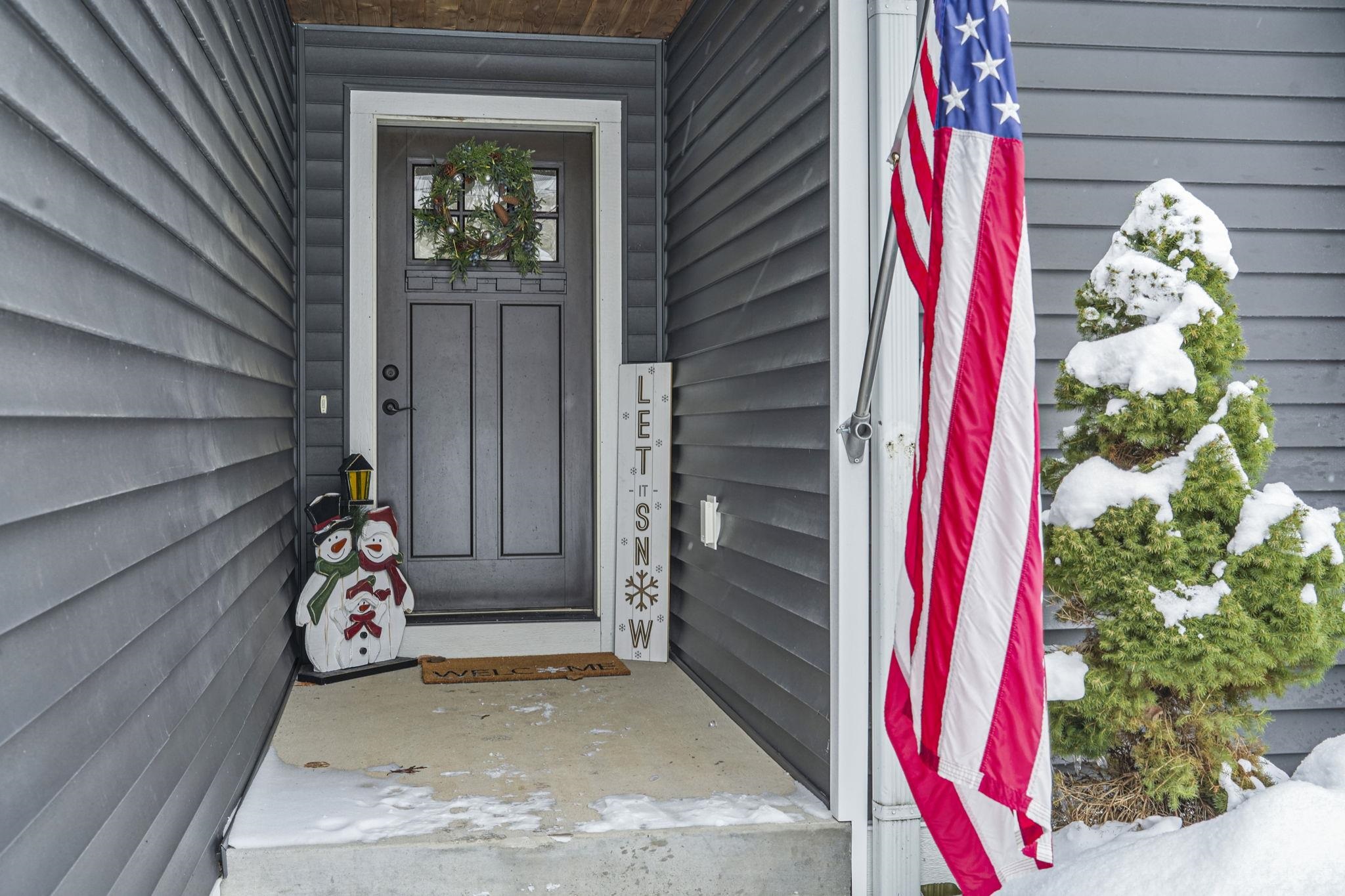 3364 Inland Oaks Drive S