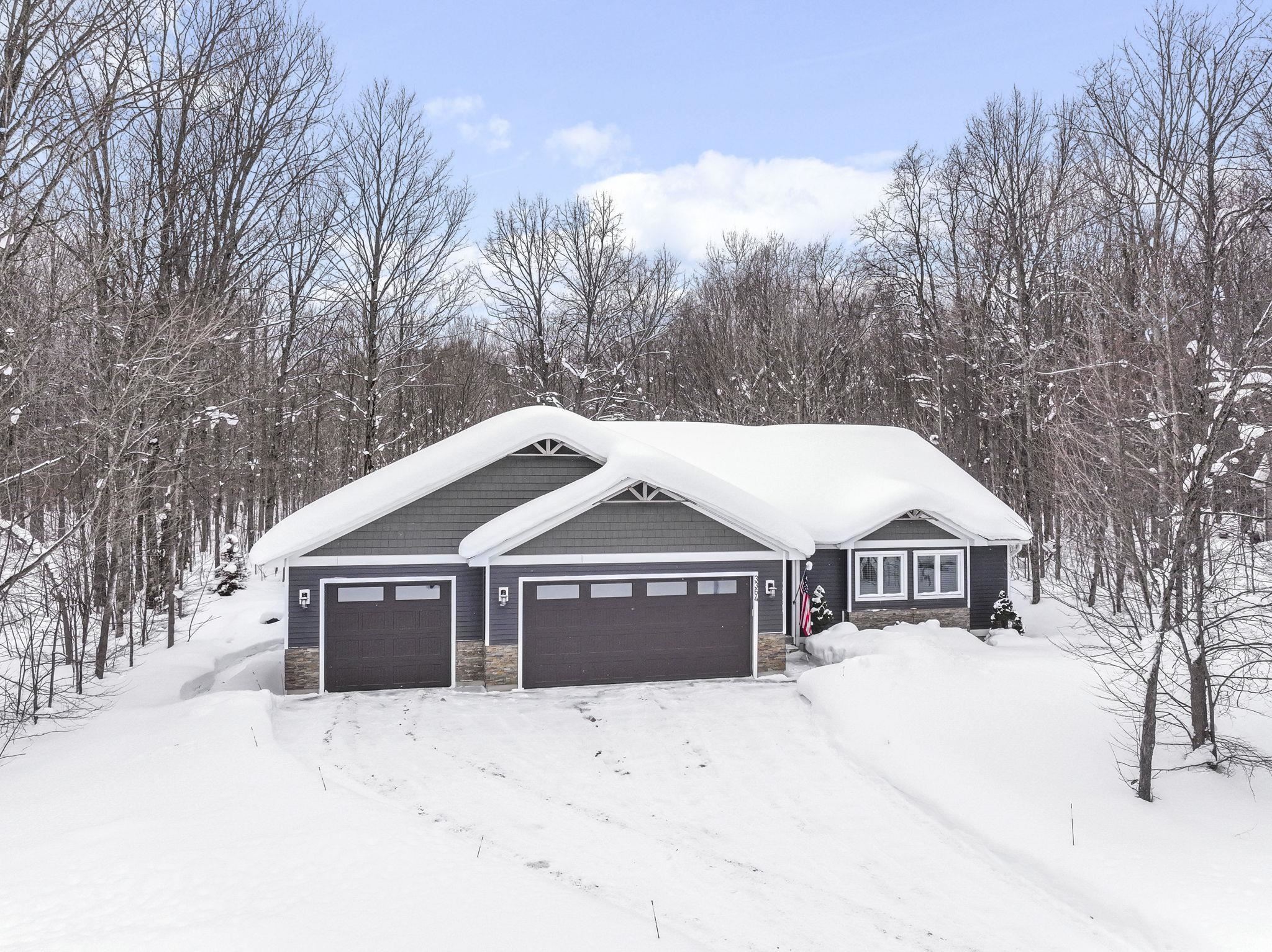 3364 Inland Oaks Drive S