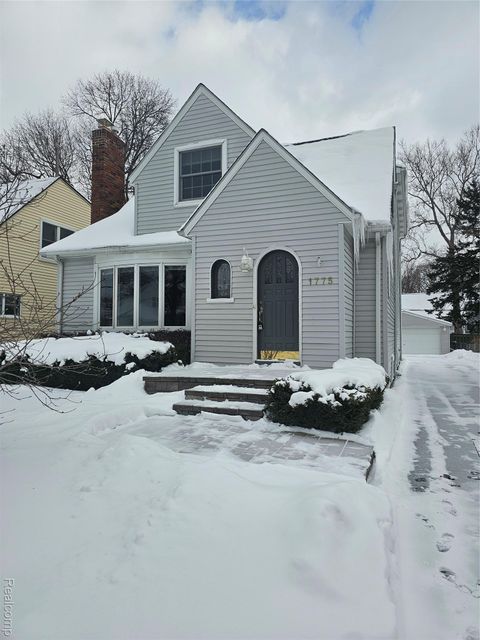 1775 Woodland Avenue Sylvan Lake City MI 48320