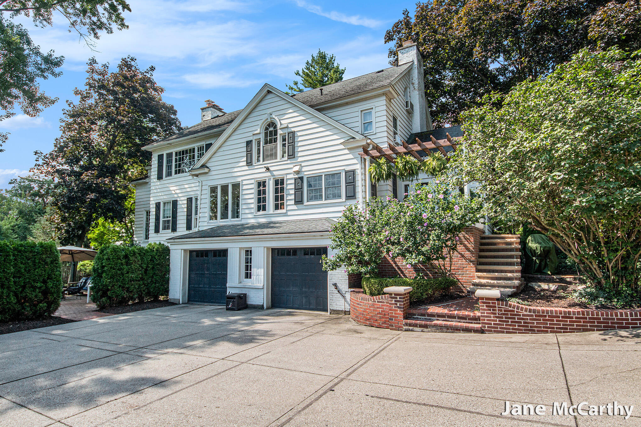 270 Lakeside Drive SE