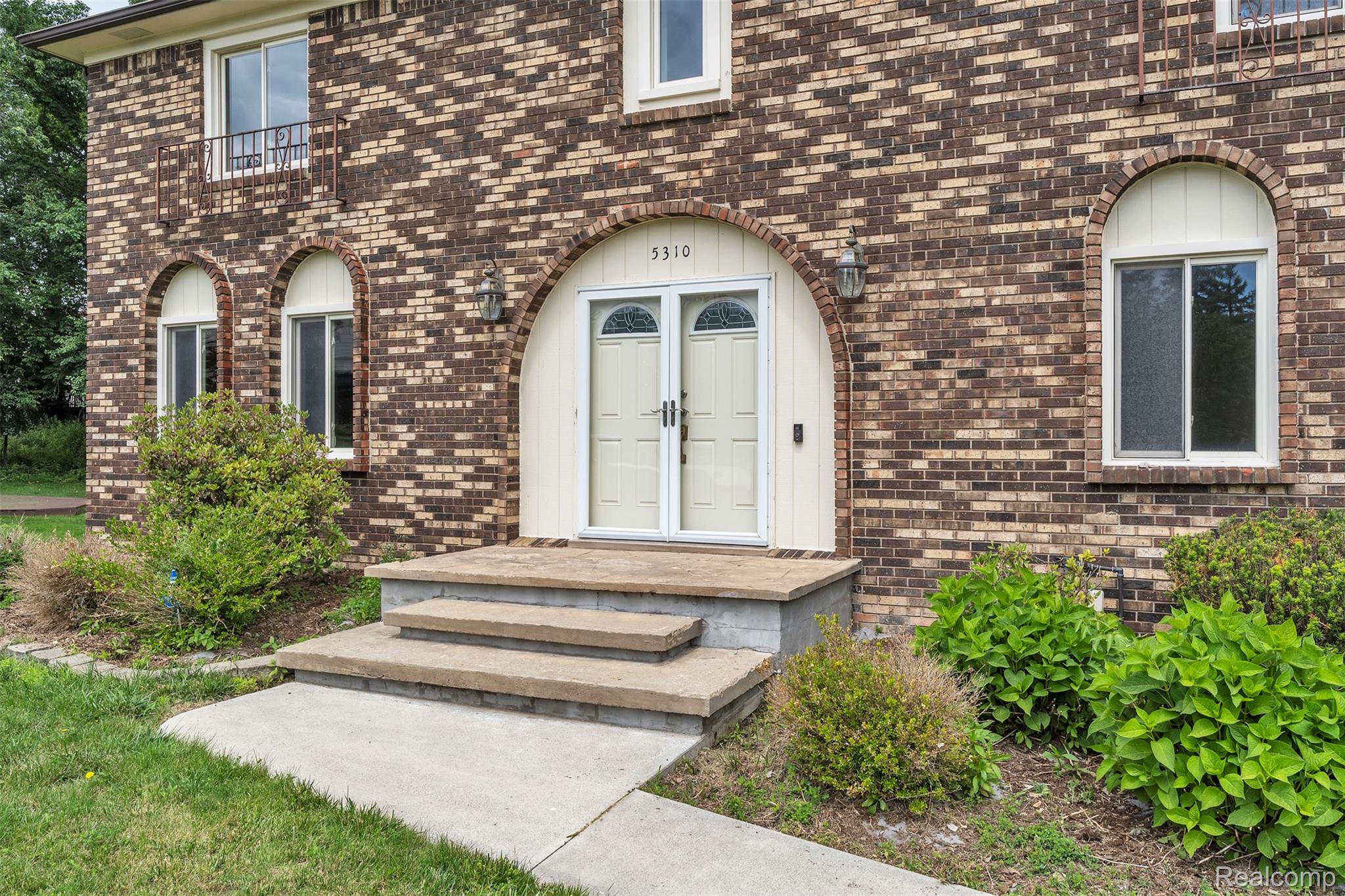 5310 Pond Bluff Drive