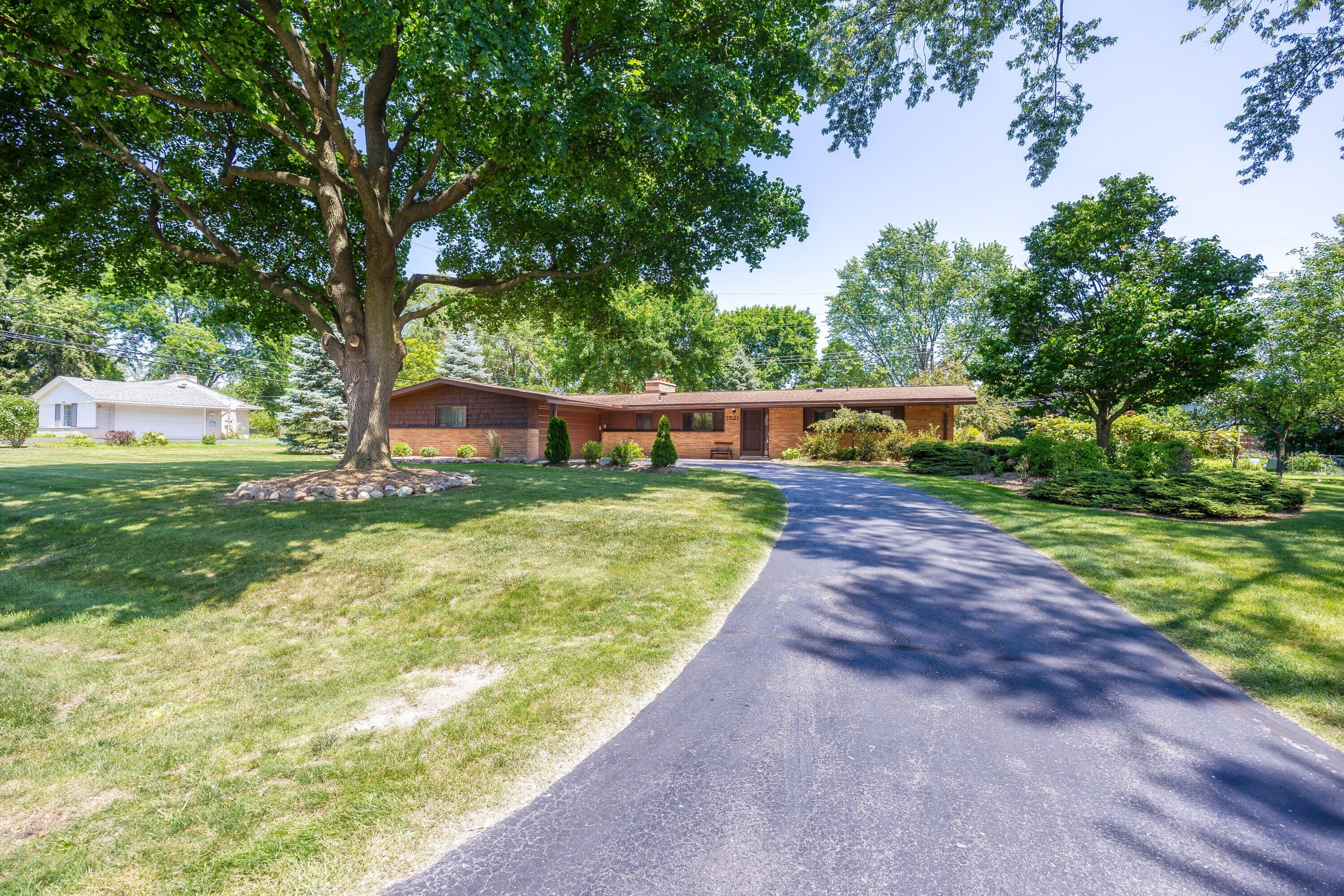 1521 Ledbury Drive