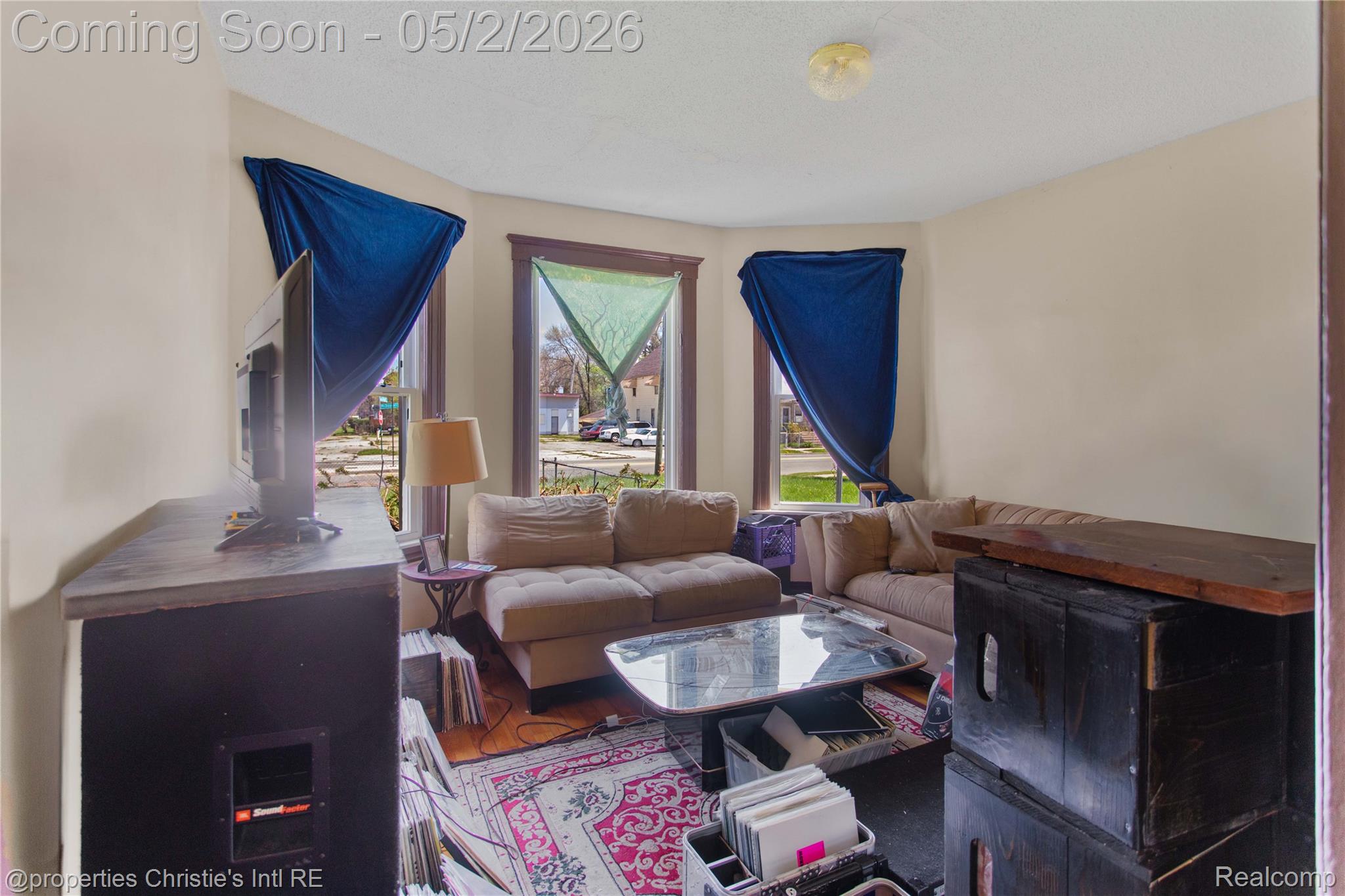 1945 E Grand Boulevard