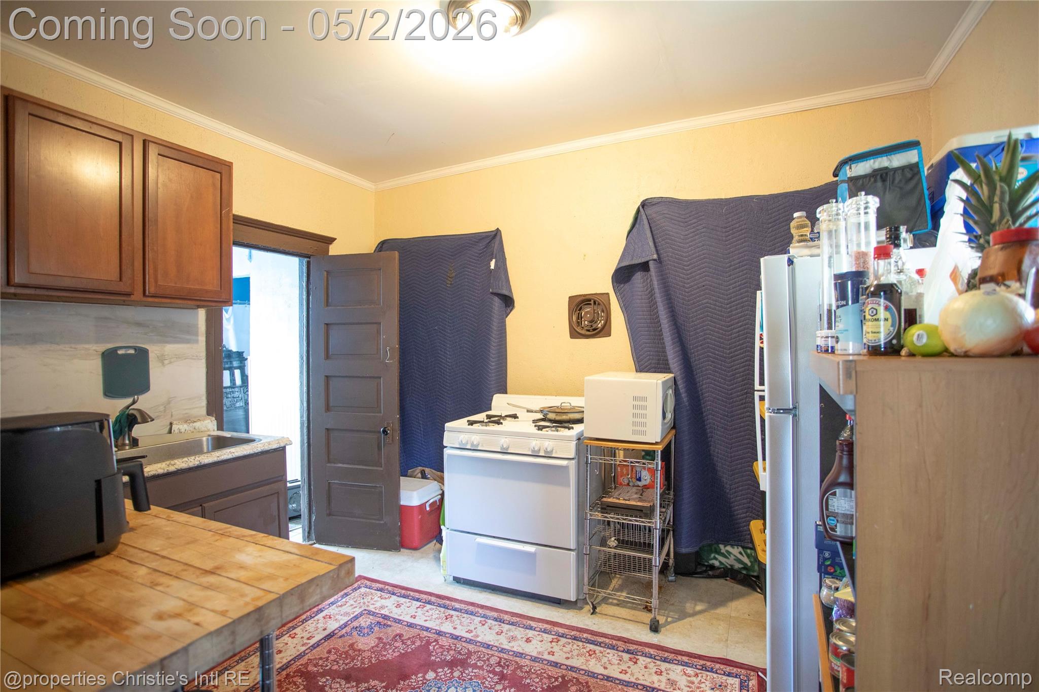 1945 E Grand Boulevard