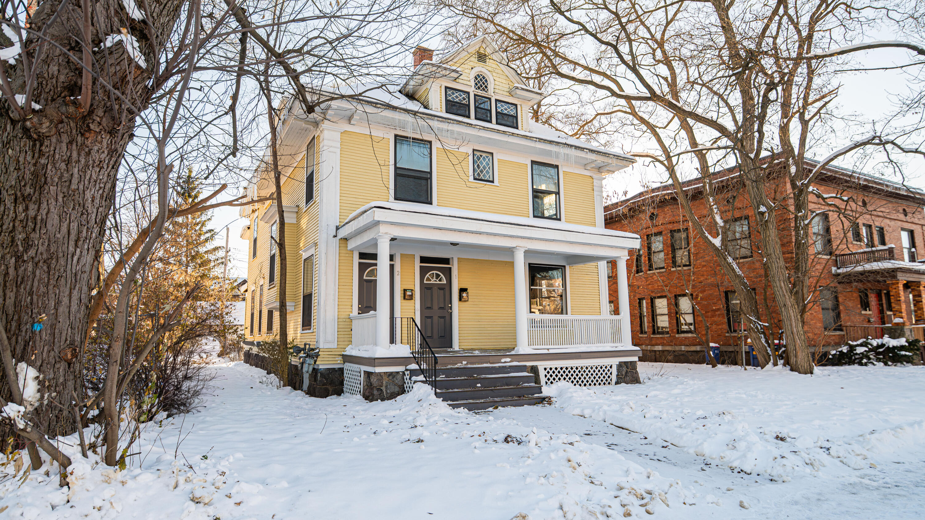 1222 Wealthy Street SE