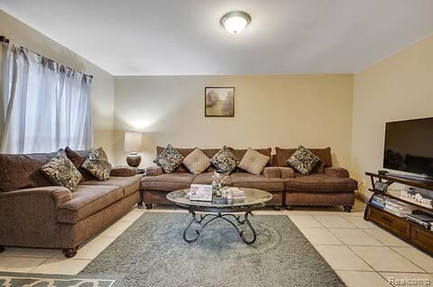 26387 N Alden Street N Madison Heights City MI 48071