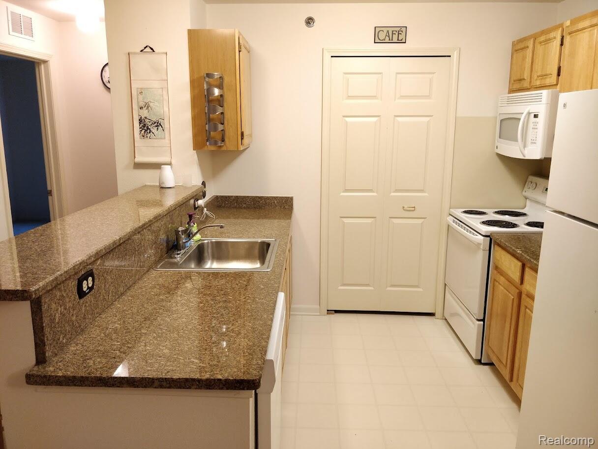 15240 Silver Parkway