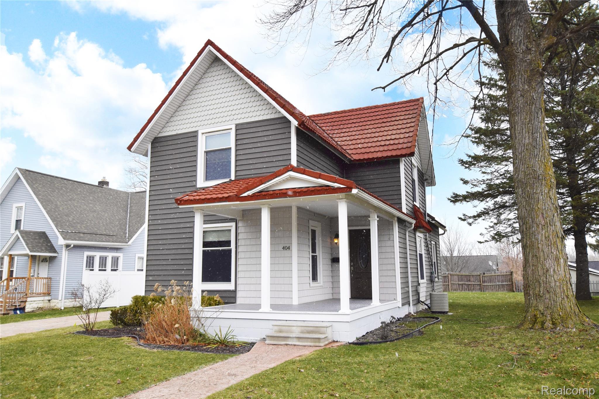 404 N Adelaide Street