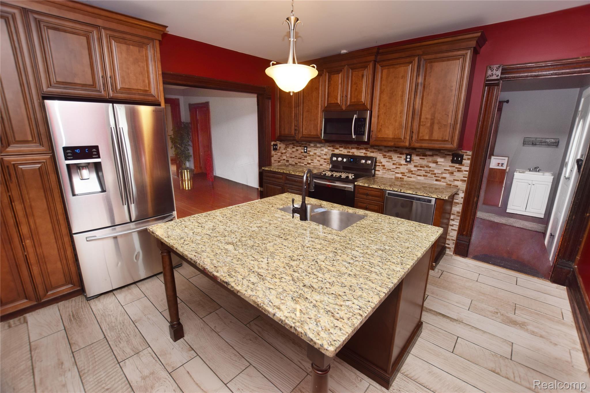 404 N Adelaide Street