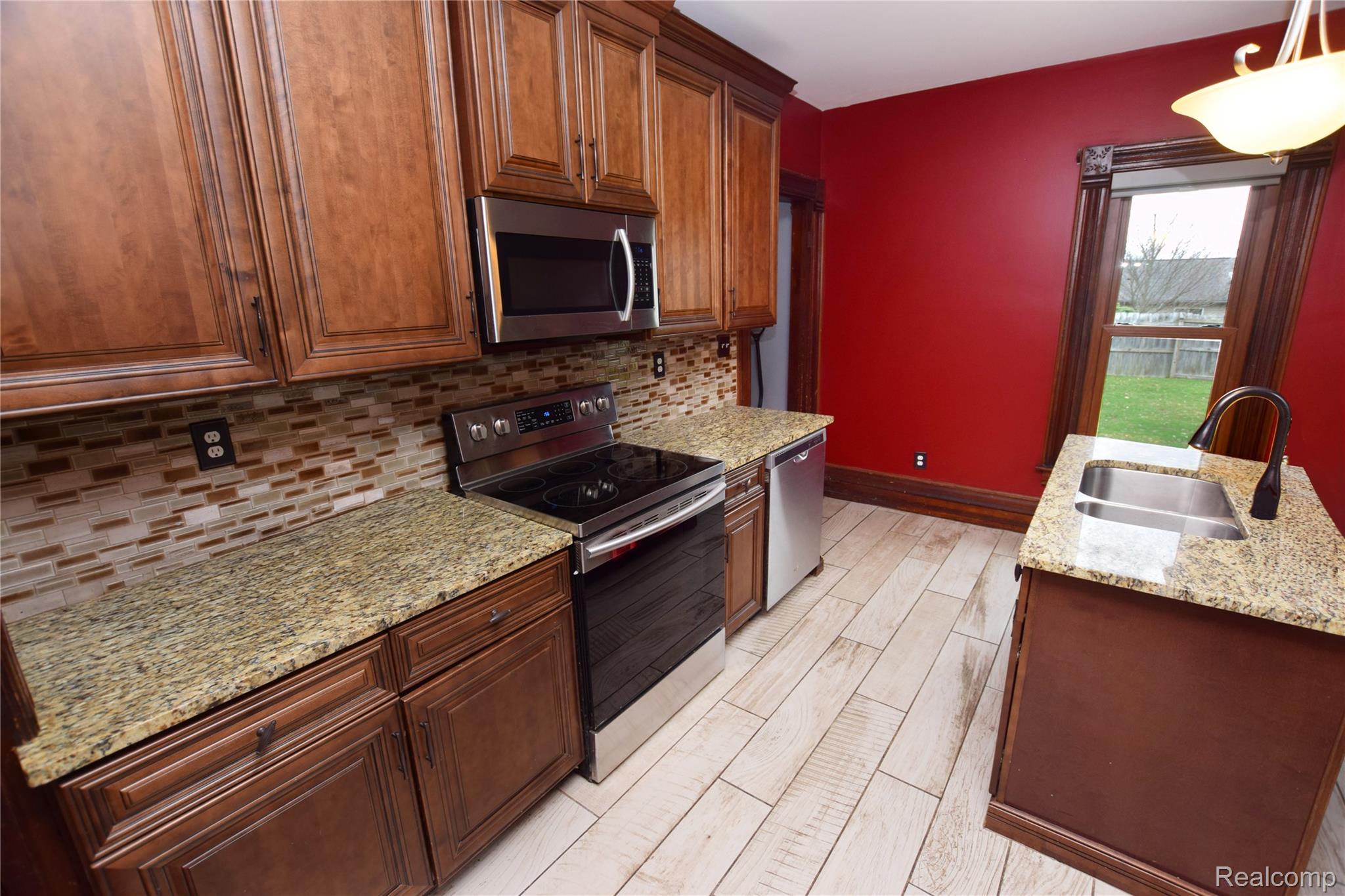 404 N Adelaide Street