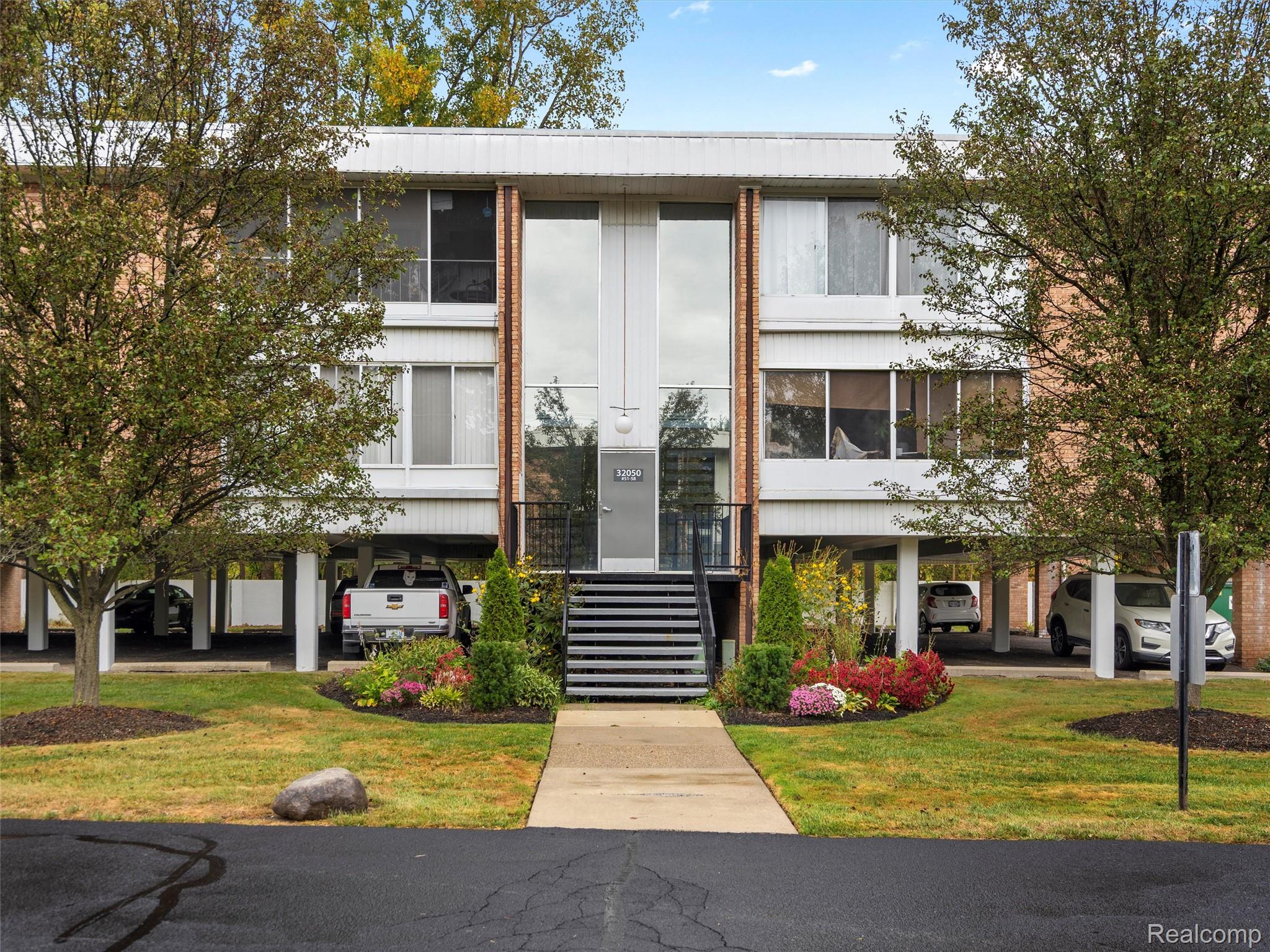 32050 Grand River Avenue 58