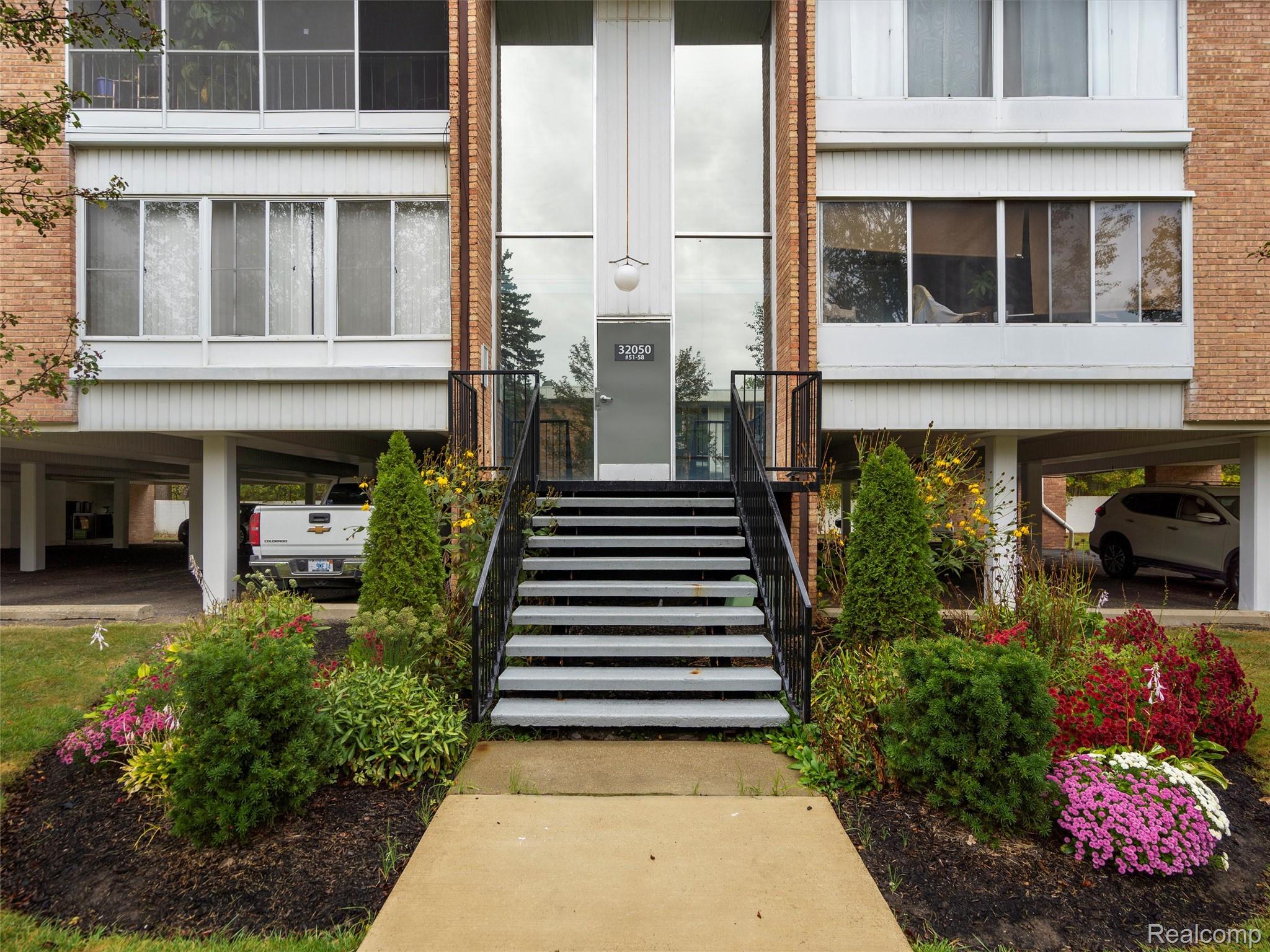 32050 Grand River Avenue 58