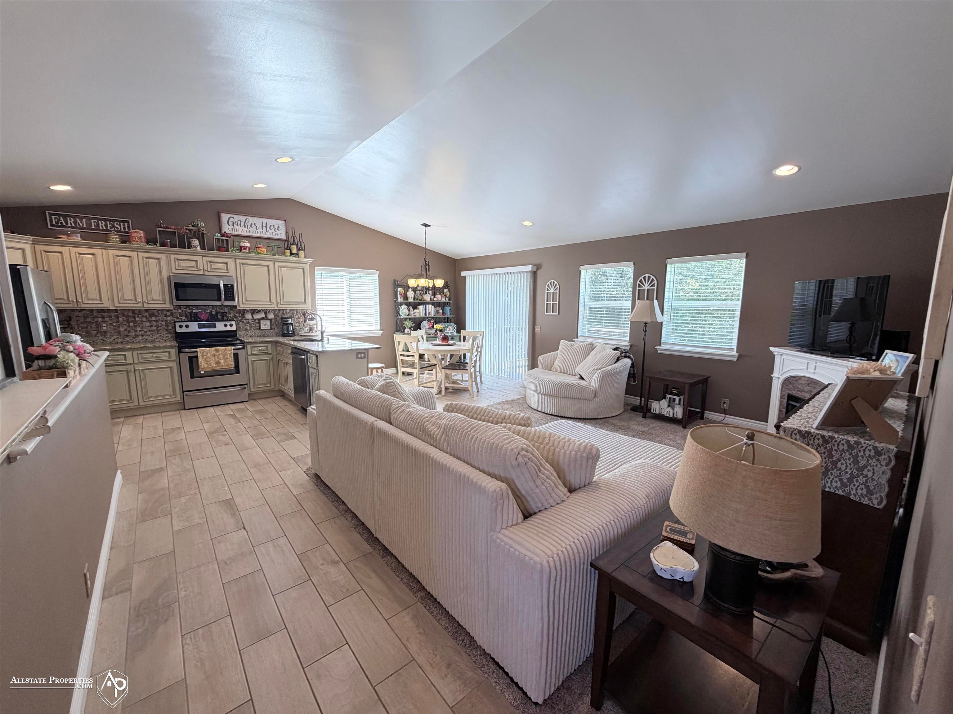 5118 Redwood Lane