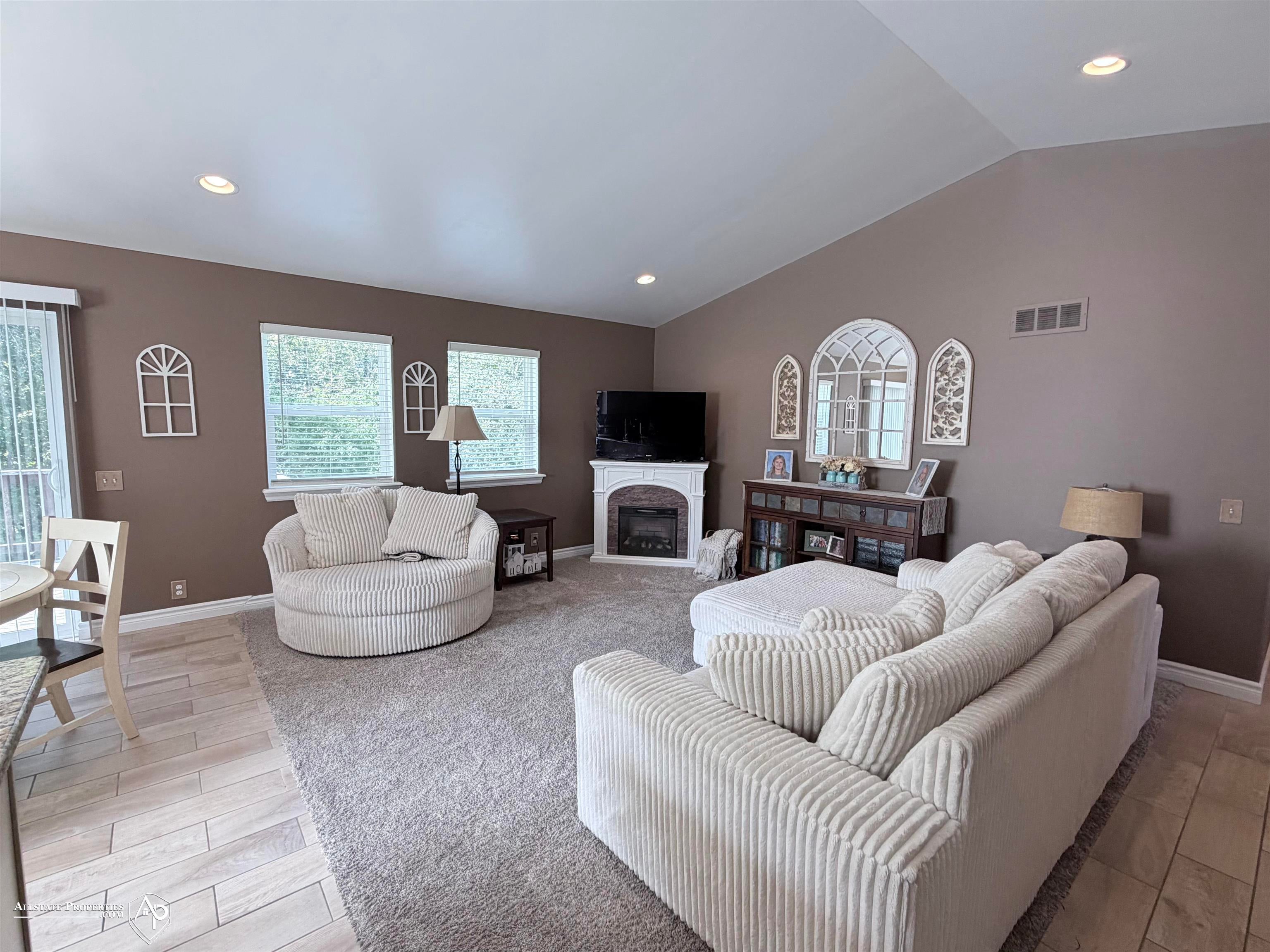 5118 Redwood Lane