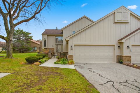 37692 N Laurel Park Drive Livonia City MI 48152