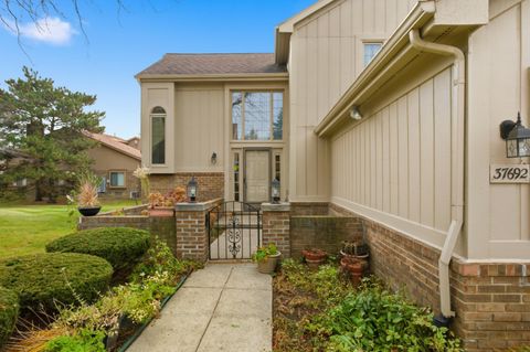 37692 N Laurel Park Drive Livonia City MI 48152