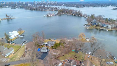 664 King Circle Orion Charter Township MI 48362