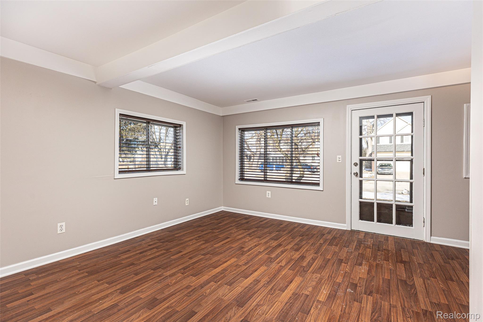 St Clair Shores City, Michigan 48081, United States, 3 Bedrooms Bedrooms, ,1 BathroomBathrooms,Residential,Active,230522