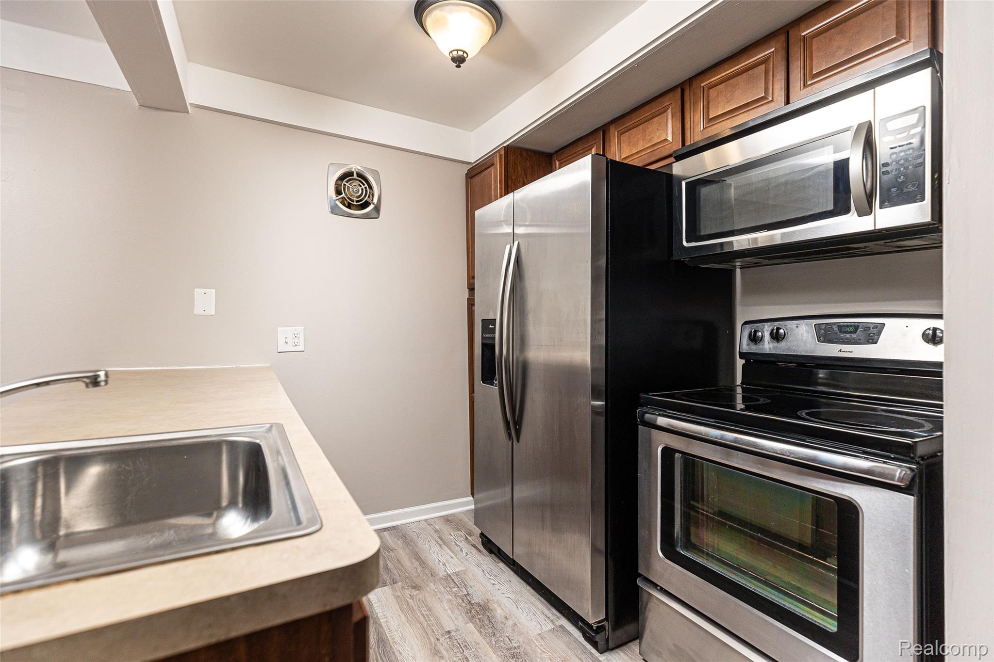 St Clair Shores City, Michigan 48081, United States, 3 Bedrooms Bedrooms, ,1 BathroomBathrooms,Residential,Active,230522