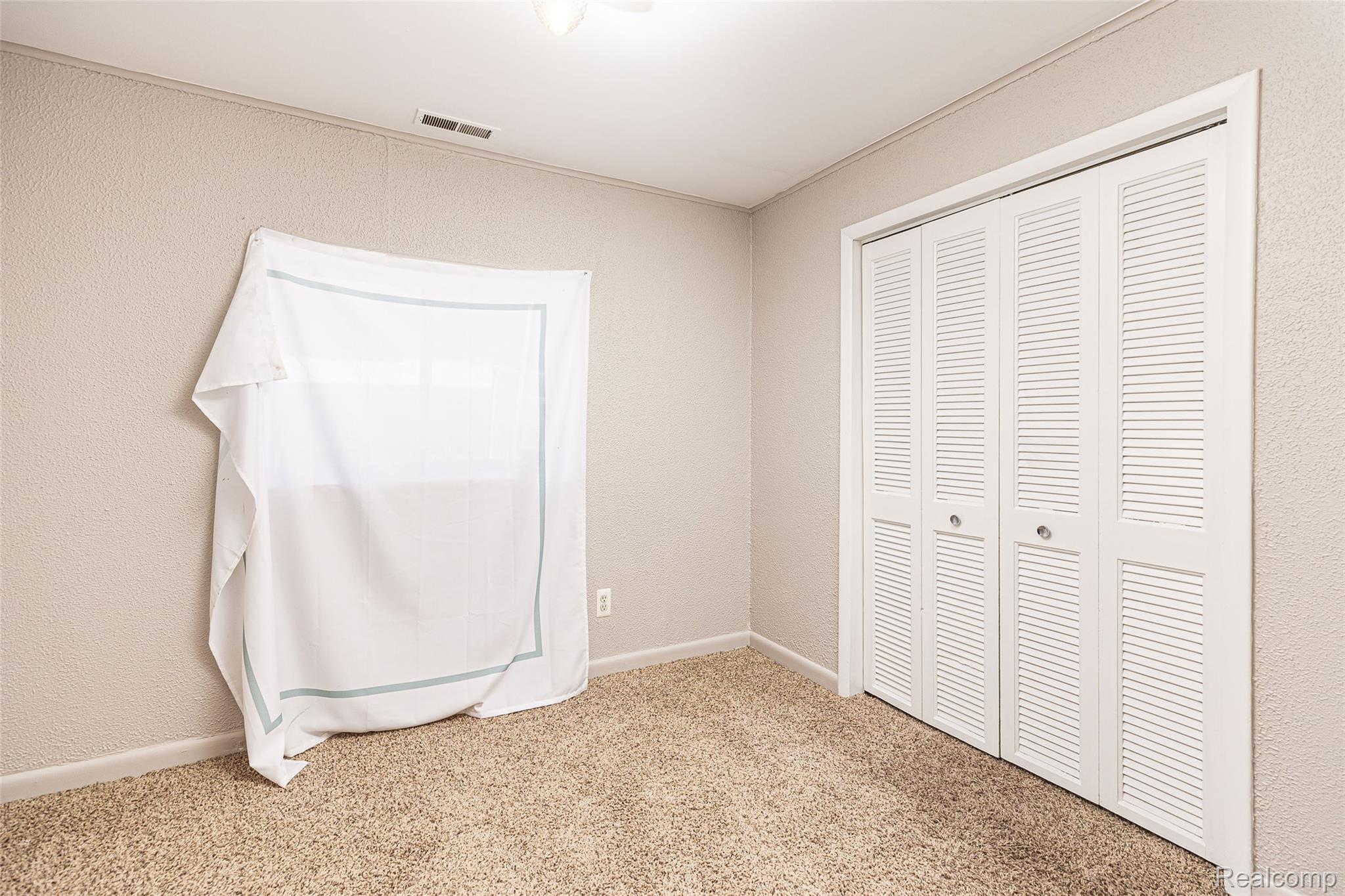 St Clair Shores City, Michigan 48081, United States, 3 Bedrooms Bedrooms, ,1 BathroomBathrooms,Residential,Active,230522