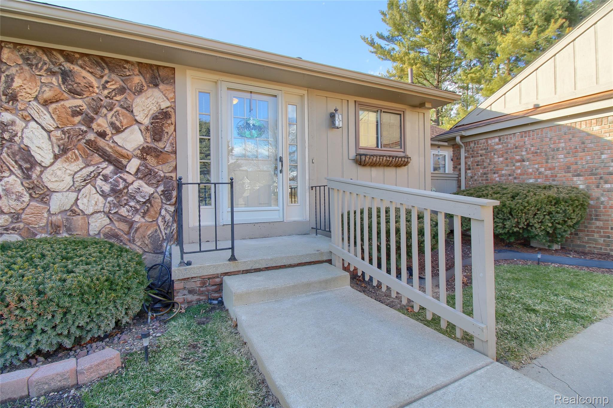 9780 Cambridge Court Cambridge CT. 3