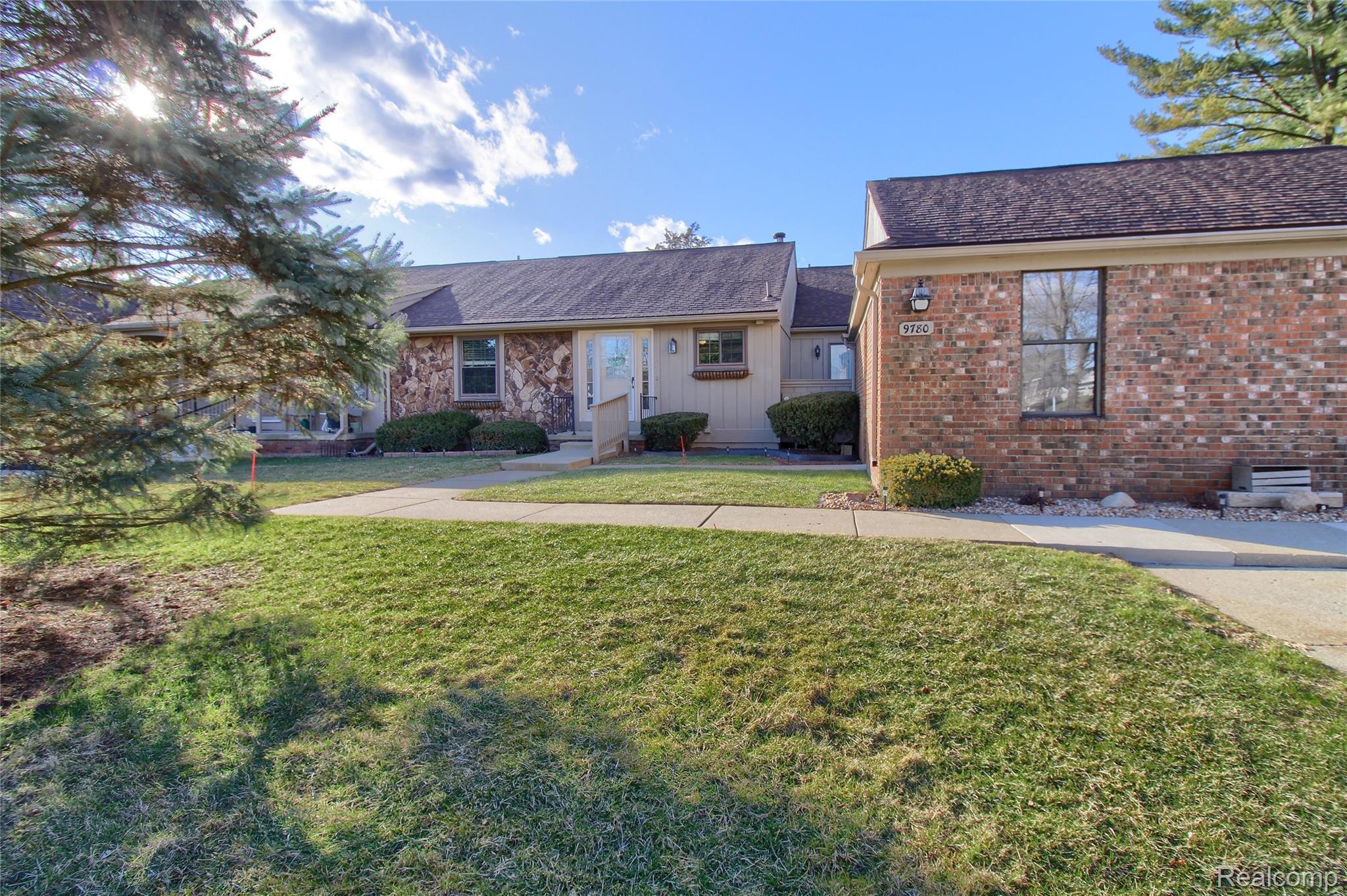 9780 Cambridge Court Cambridge CT. 3