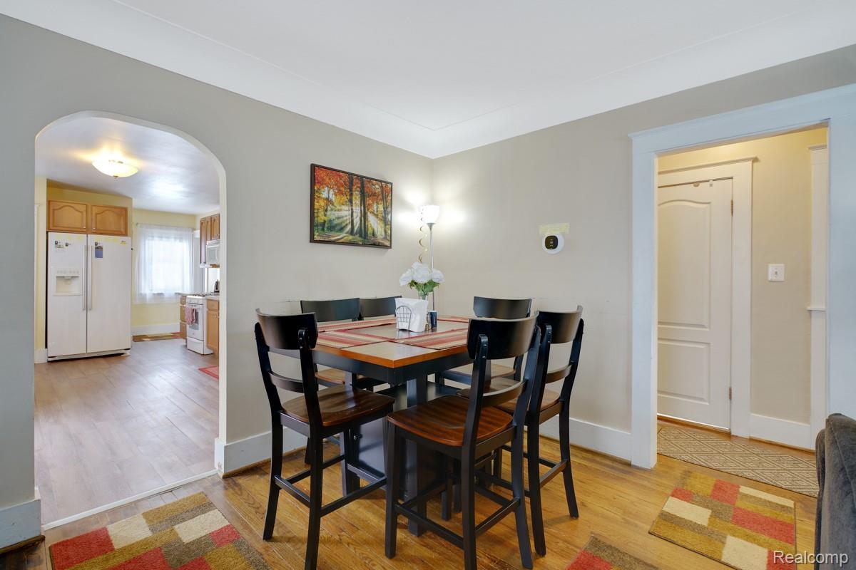 832 Pinecrest Drive E