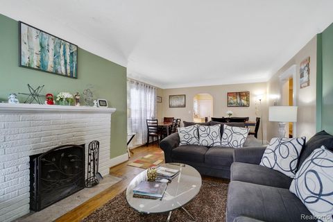 832 Pinecrest Drive E Ferndale City MI 48220