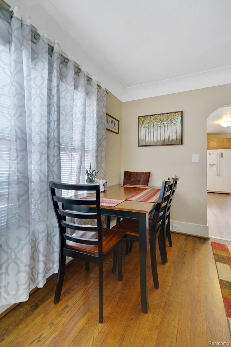 832 Pinecrest Drive E