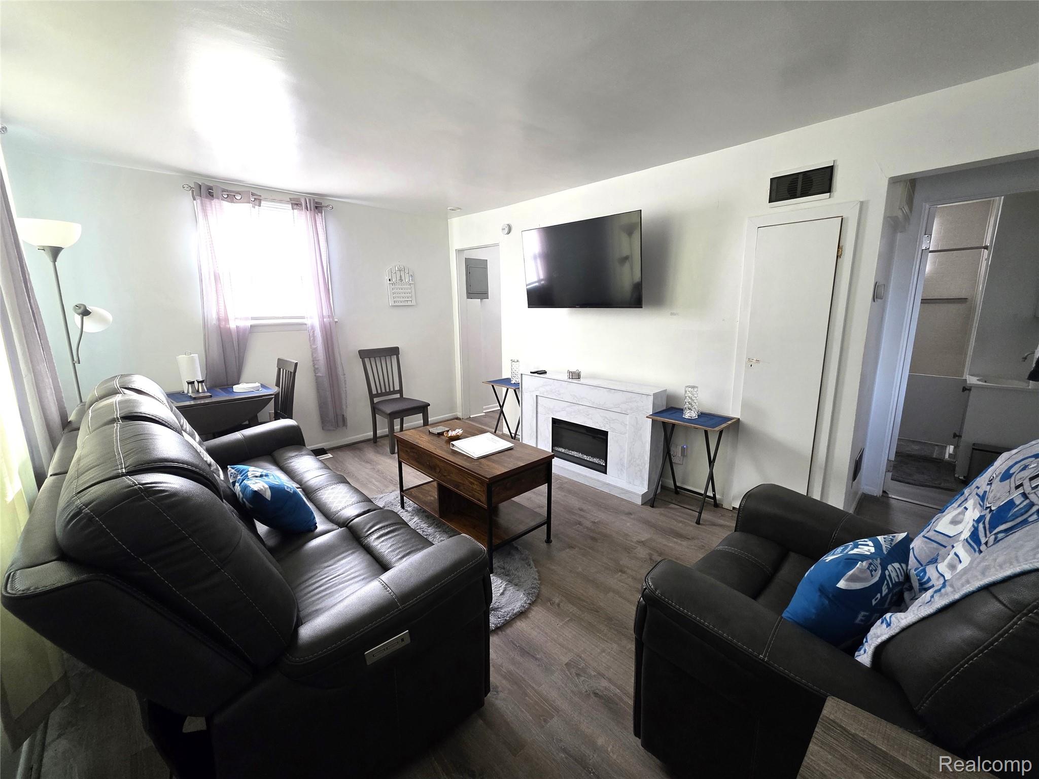 3131 Parkwood Avenue