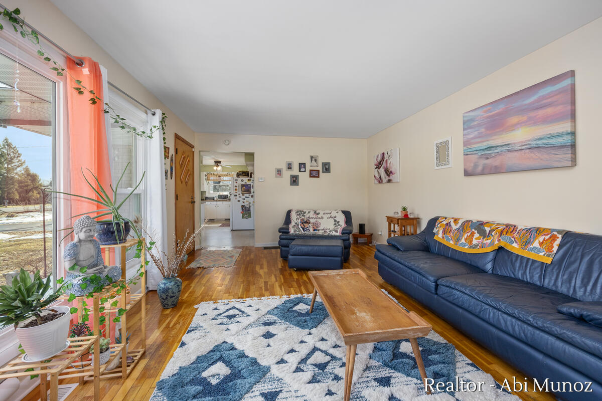 9211 Alpine Avenue NW