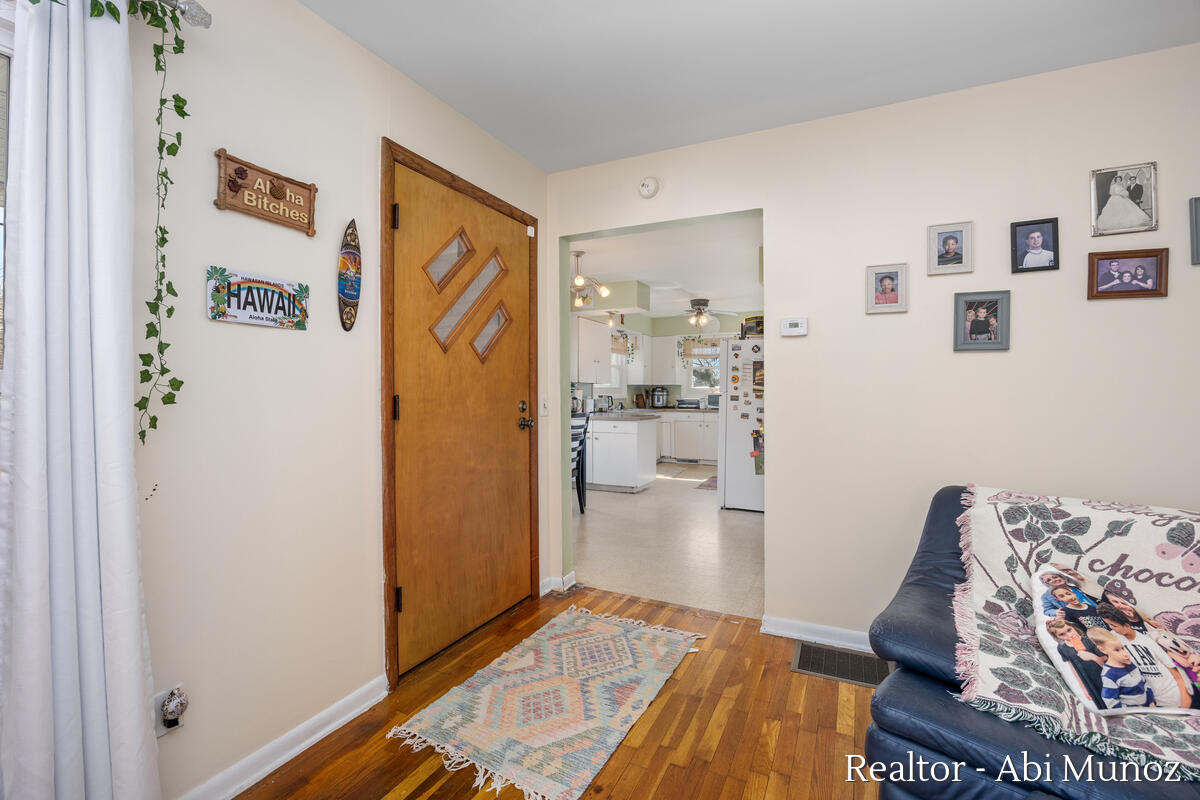 9211 Alpine Avenue NW