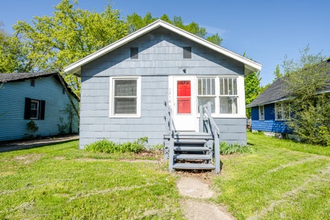Photo of 1216 Broadway, Benton Harbor City, MI 49022 (MLS # 69026045928)