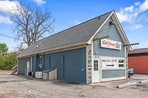 2574 AIRPORT Road Waterford Charter Township Oakland MI 48329