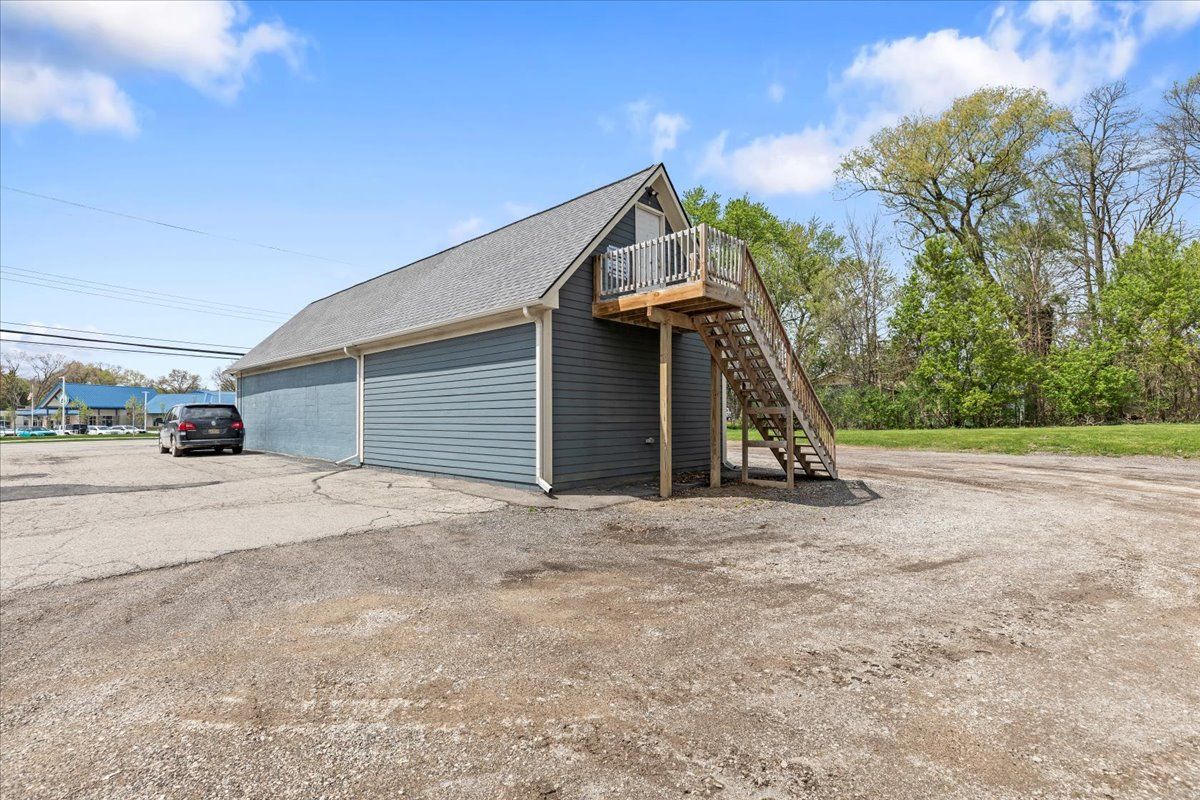 2574 AIRPORT Road