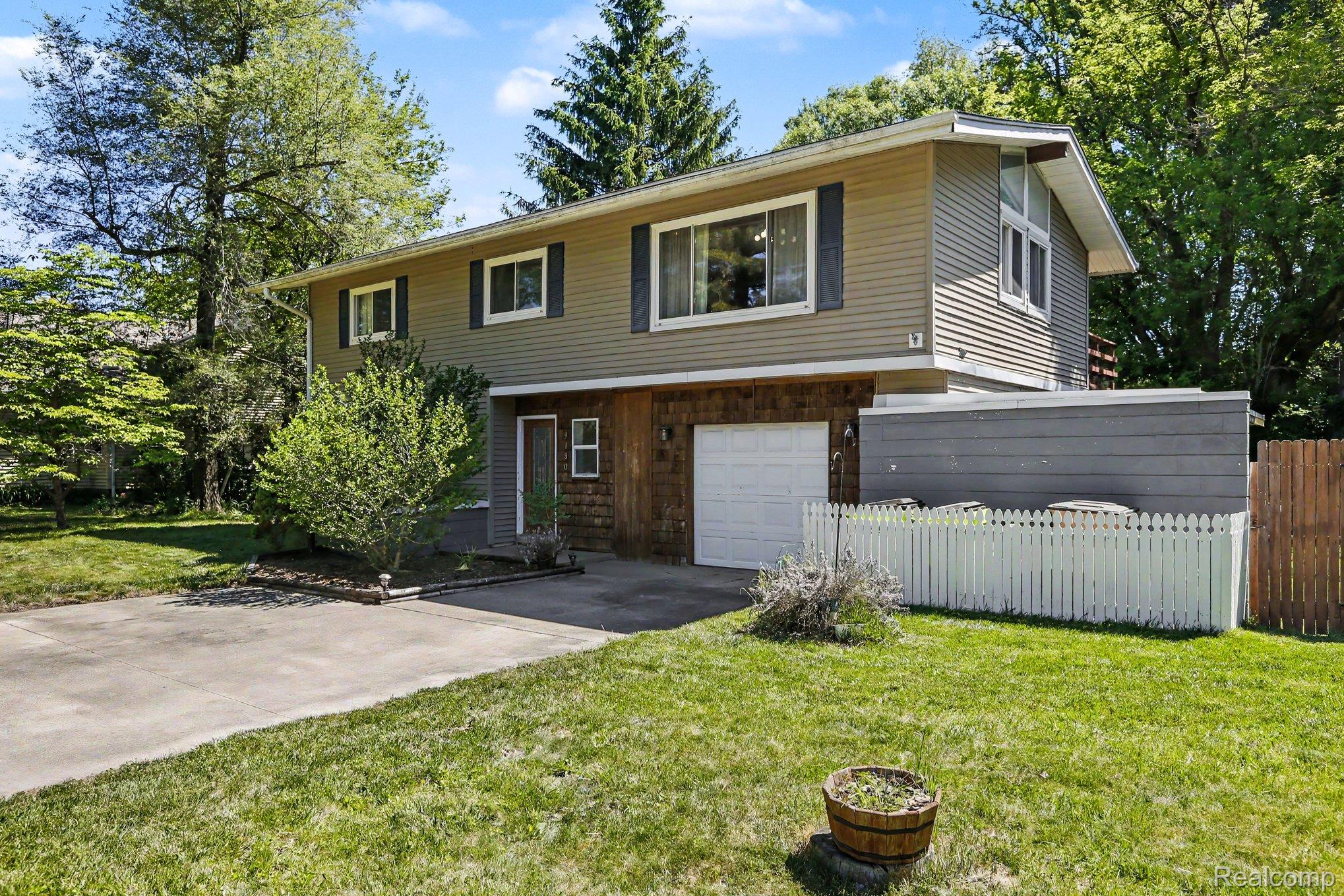 9180 Posey Drive