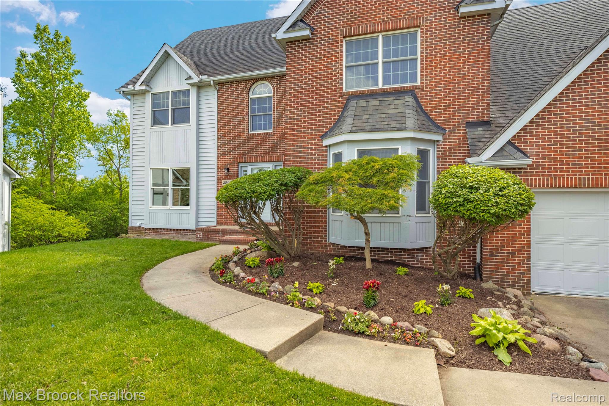 3592 GREAT FALLS Circle