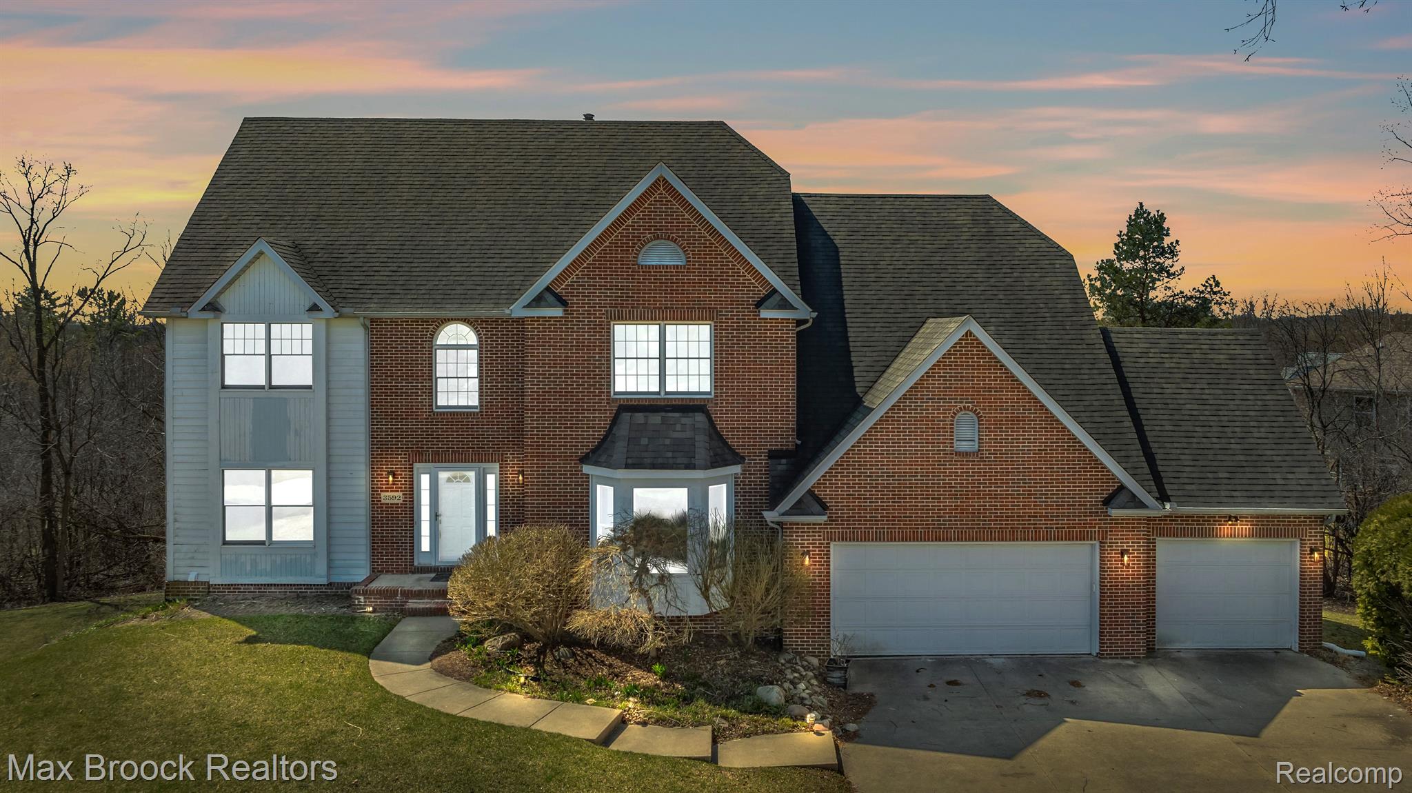 3592 GREAT FALLS Circle