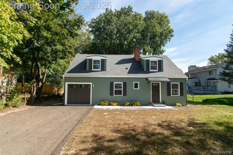 Photo of 21716 Lahser Road, Southfield City, MI 48033 (MLS # 20251042858)
