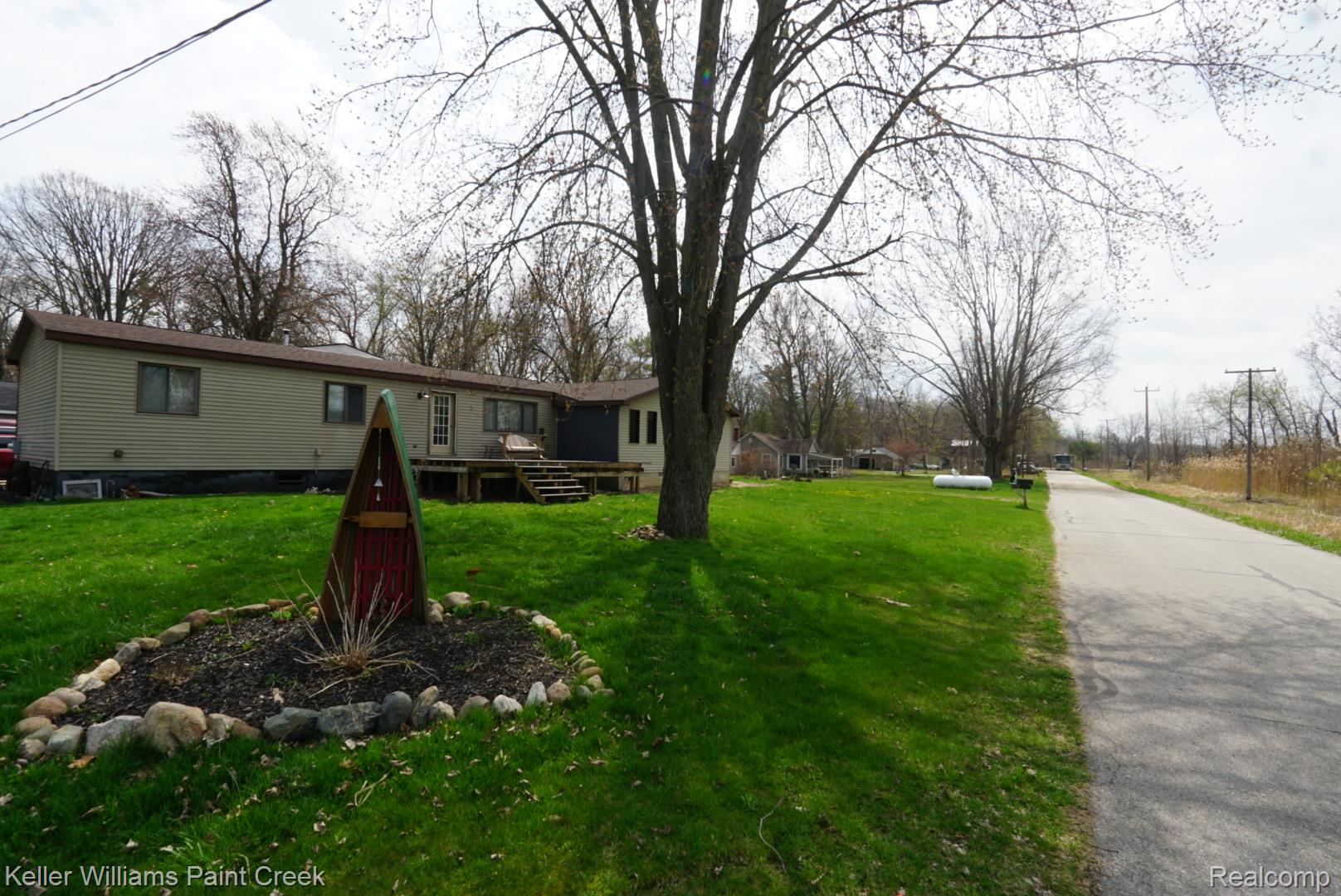 8565 Chapin Road