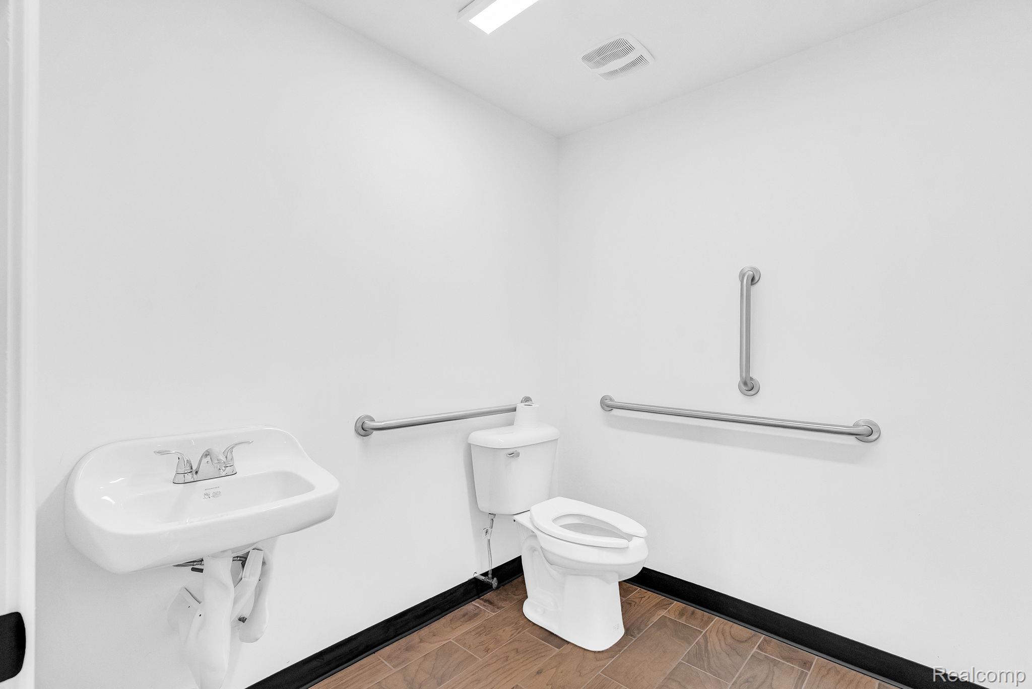 2701 Elizabeth Lake, Suite 300