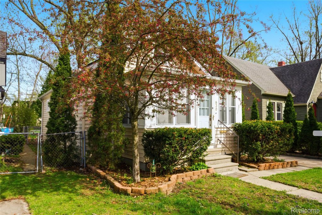 Photo of 630 Stratford Road, Ferndale City, MI 48220 (MLS # 20261027571)