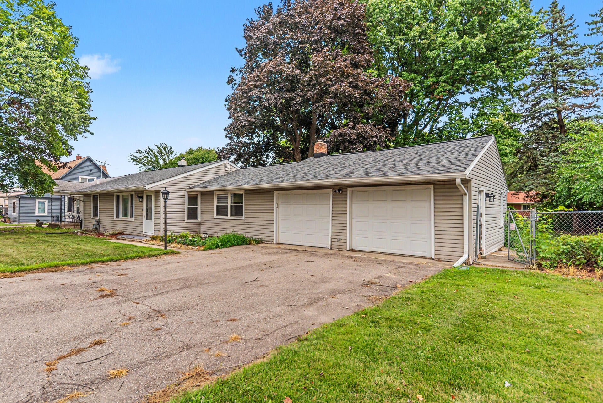 562 Brookside Road