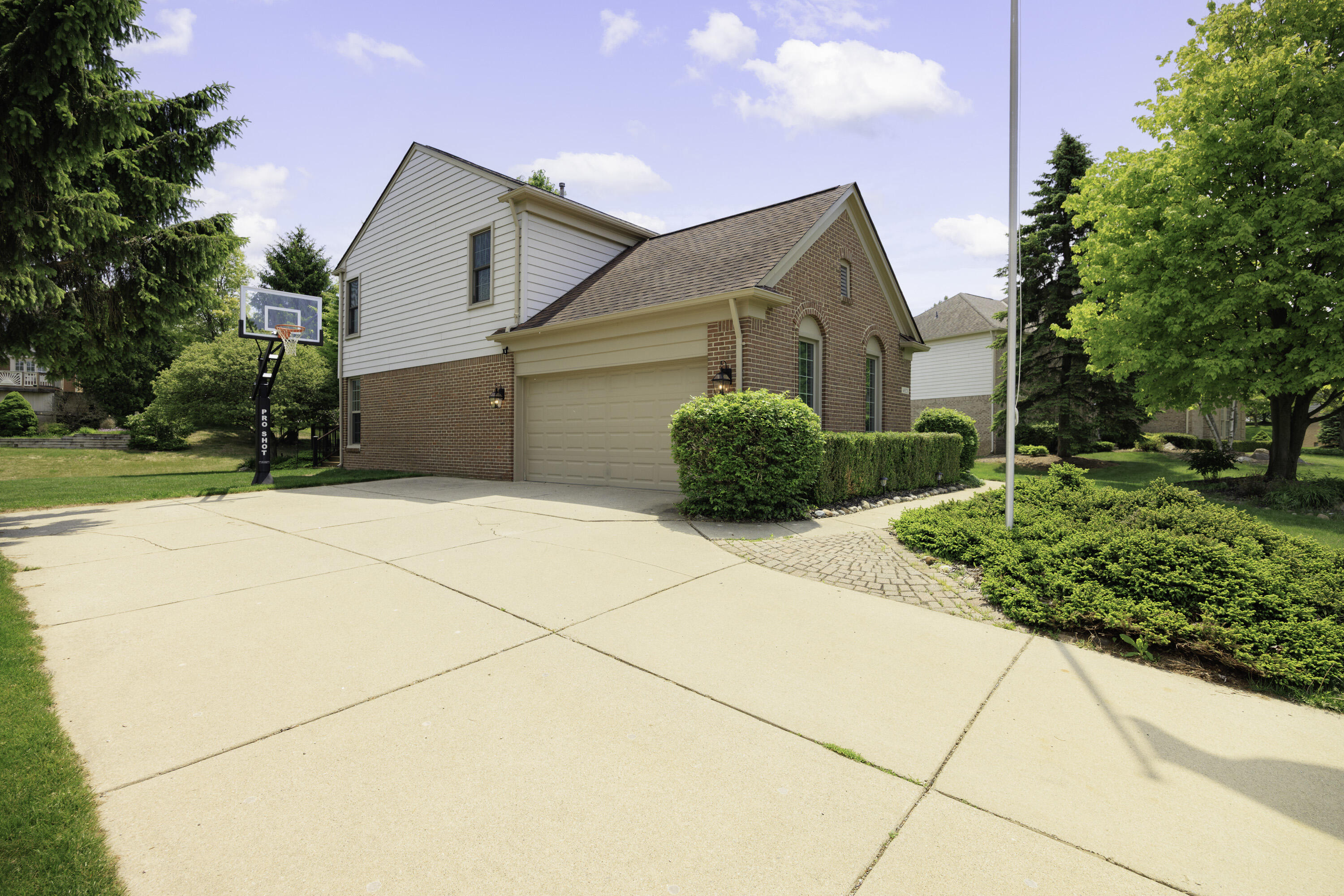 4923 Lexington Court