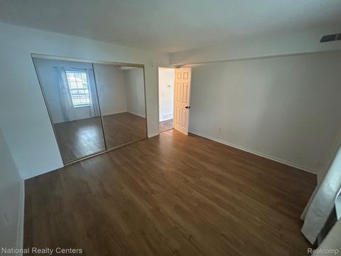 Tiny photo for 924 Chestnut Hill Drive #A, Auburn Hills City, MI 48326 (MLS # 20261009960)