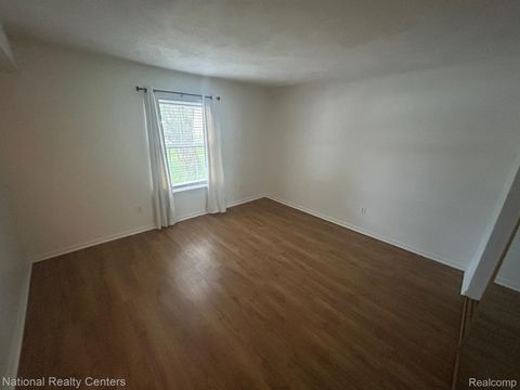 Tiny photo for 924 Chestnut Hill Drive #A, Auburn Hills City, MI 48326 (MLS # 20261009960)