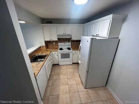 Tiny photo for 924 Chestnut Hill Drive #A, Auburn Hills City, MI 48326 (MLS # 20261009960)