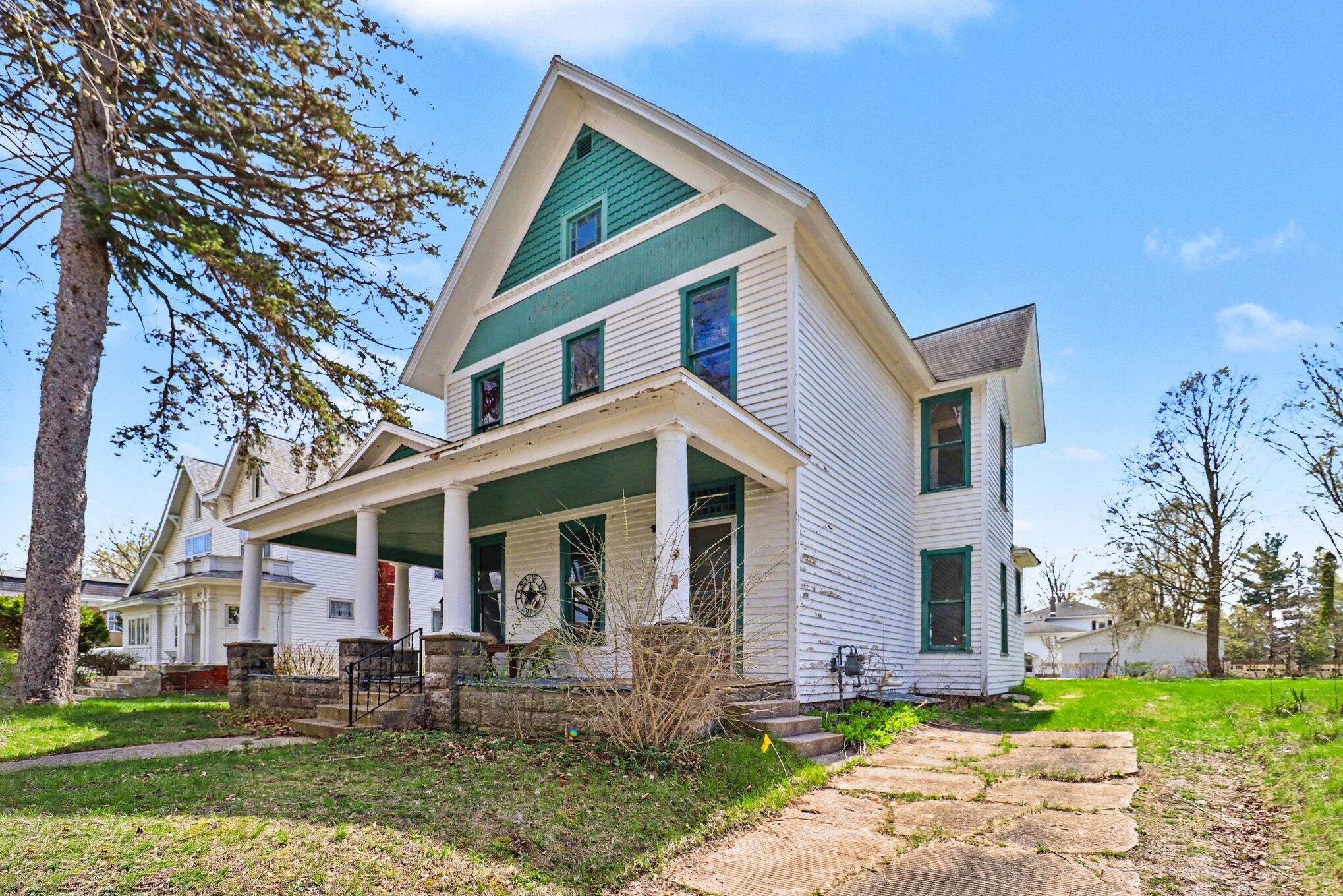 423 W Upton Avenue