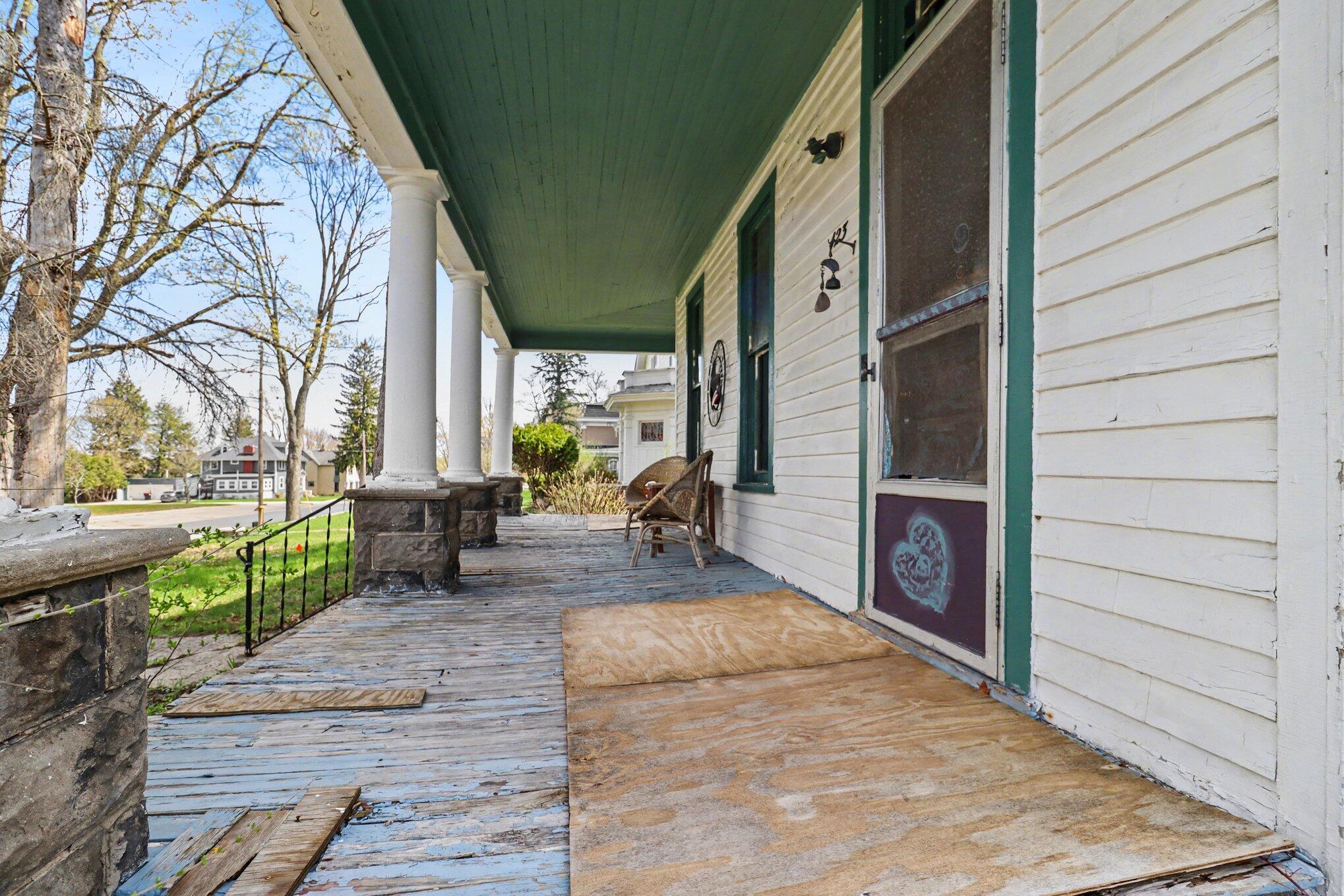 423 W Upton Avenue