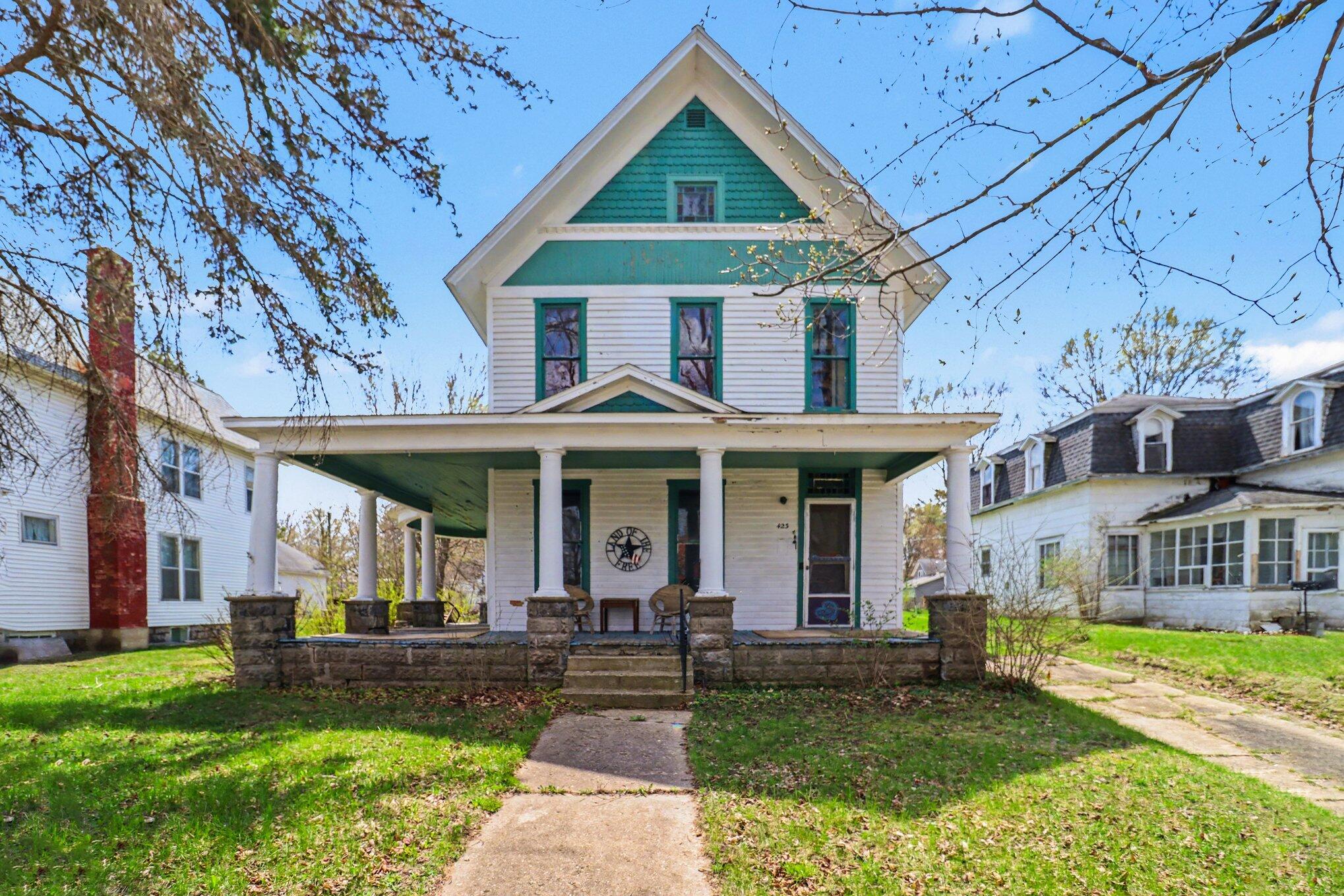 423 W Upton Avenue